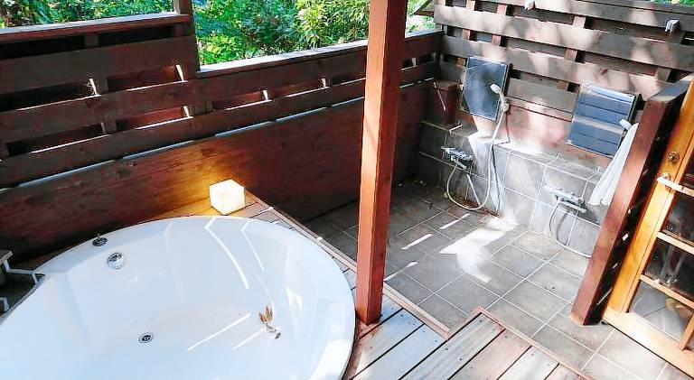 Lovely vacation home with hot tub | Dogs allowed — photo 3