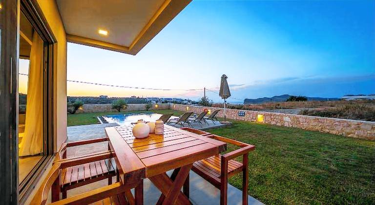 Villa with terrace, barbecue & garden — photo 2