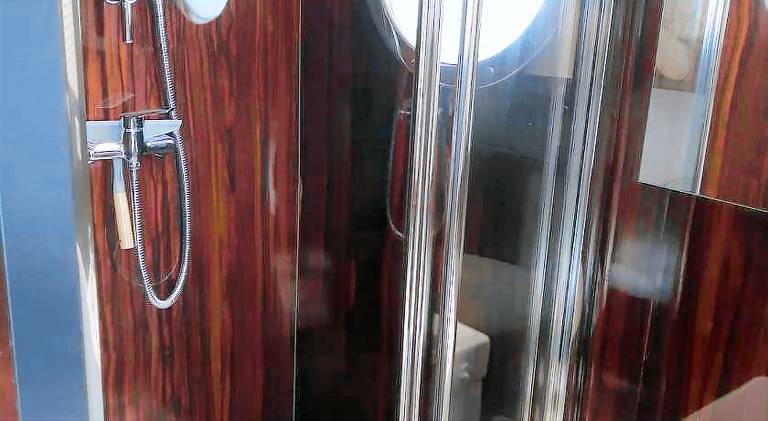 Boat with 1 room for 5 persons — photo 2