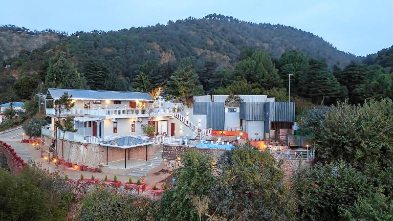 Kasauli Cabin - Villa with Pool and Live Barbeque — photo 3