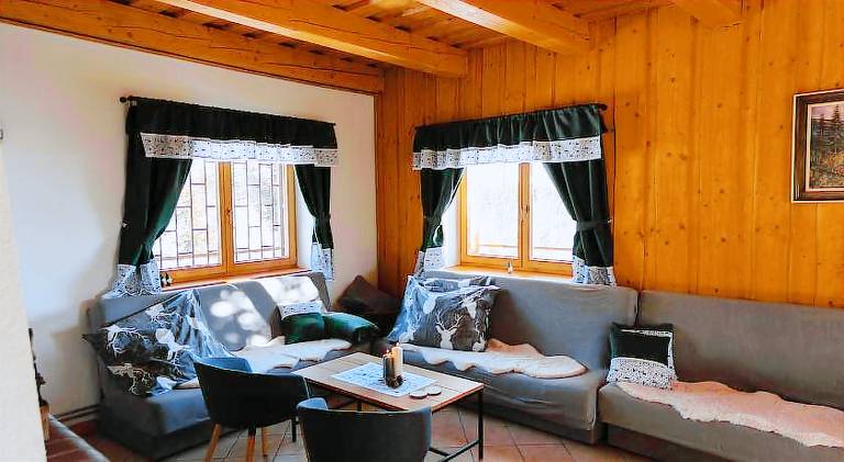 Chalet with hot tub — photo 4