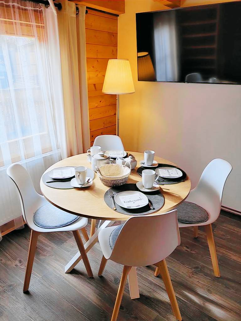 Family-oriented house with yard & grill | Garden view | Pets allowed — photo 4