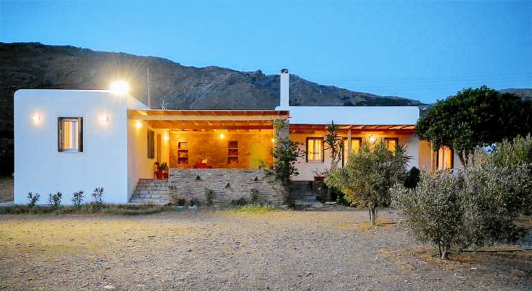 Villa with yard & terrace — photo 3