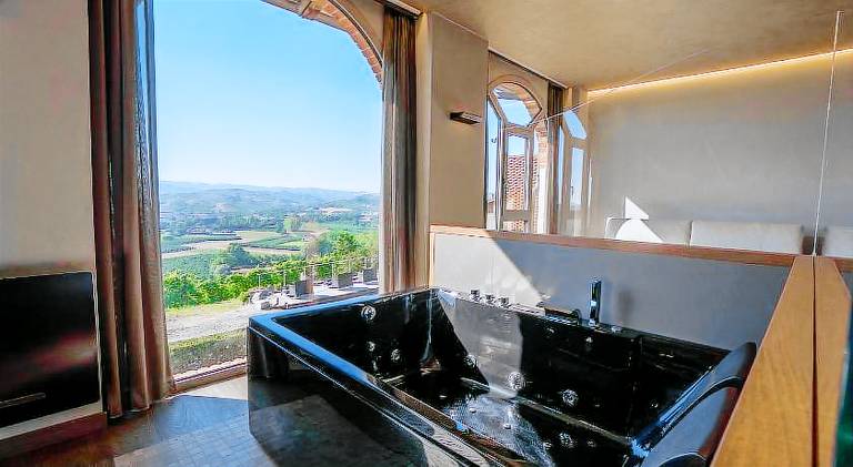 Vacation home with garden, pool & jacuzzi | Dogs allowed — photo 3