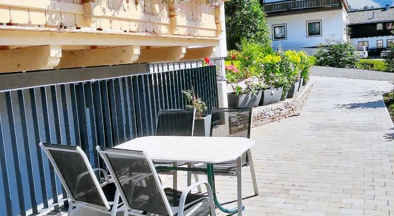 Holiday apartment with yard & patio — photo 3