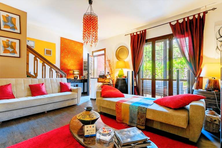Beautiful vacation home with terrace, yard & fast internet | City view | Pet-friendly in Gallipoli