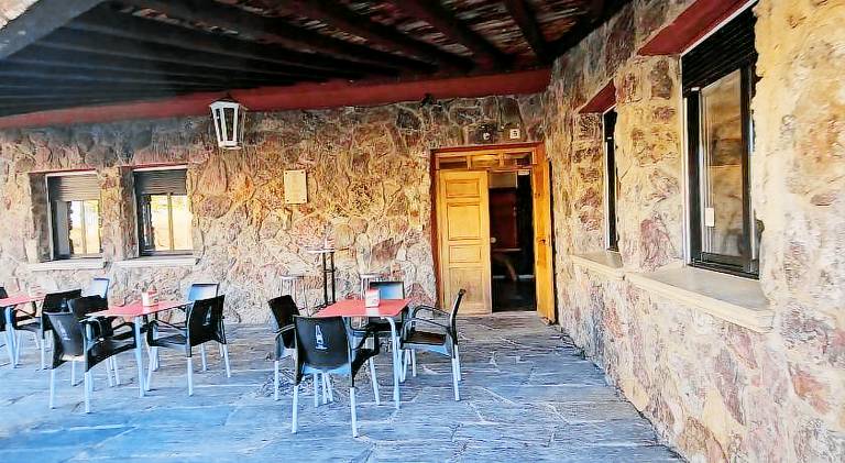 Hostal Las Cavenes Del Cabaco — photo 3