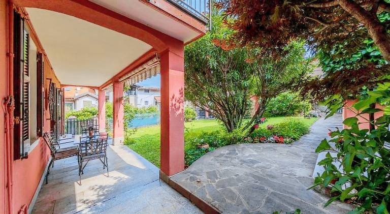 Villa with barbeque, terrace & yard — photo 5