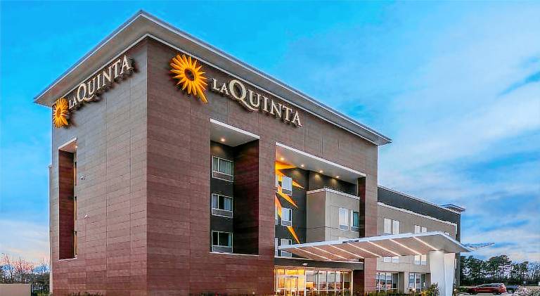 La Quinta Inn and Suites by Wyndham Houston Spring South — photo 3