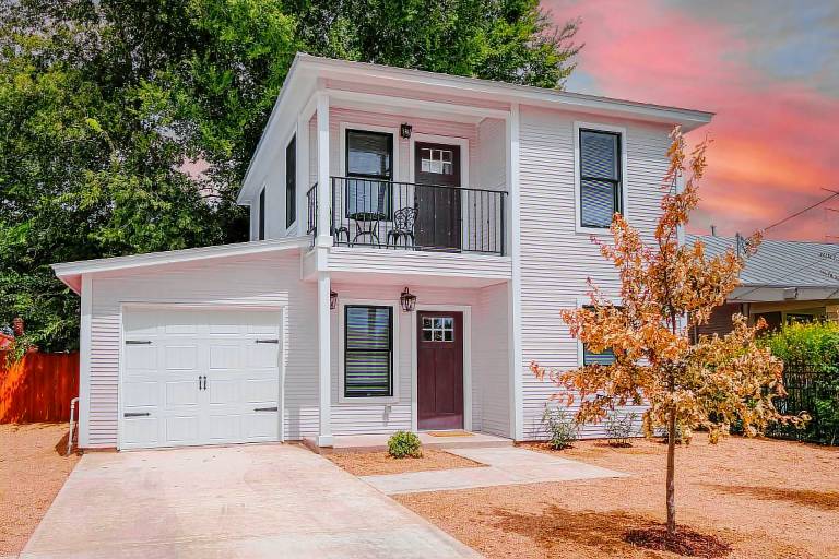 Stylish Stay with Unforgettable Downtown Views