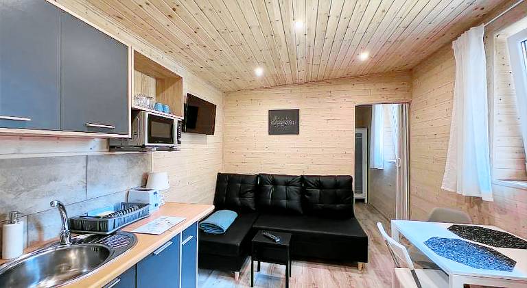 Beautiful lodge with patio, barbeque & garden | Pet-friendly — photo 3