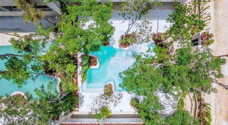 Apartment with pool — photo 4