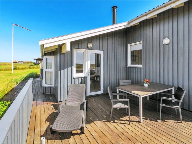 House with patio — photo 5