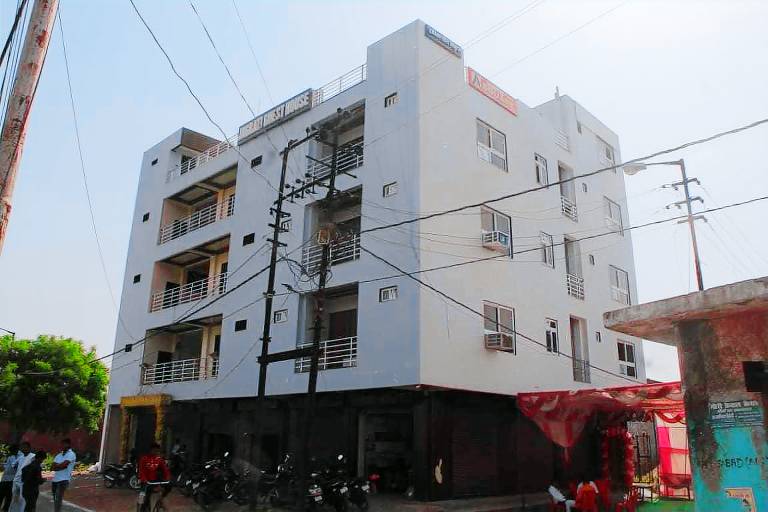 OYO Flagship 81430A A Square Hotel