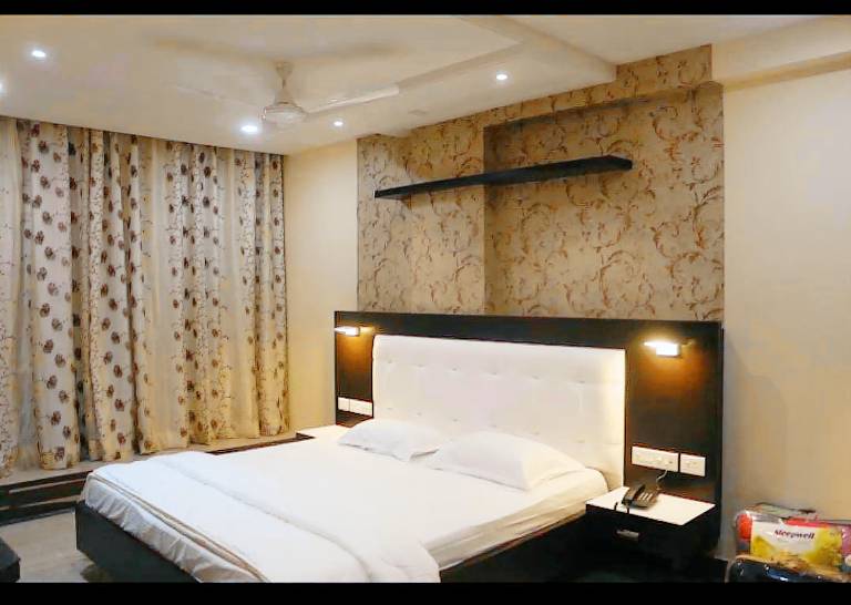 Sri vijetha royal hotel