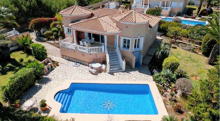 Villa with patio, garden & private pool | Perfect for remote work — photo 5