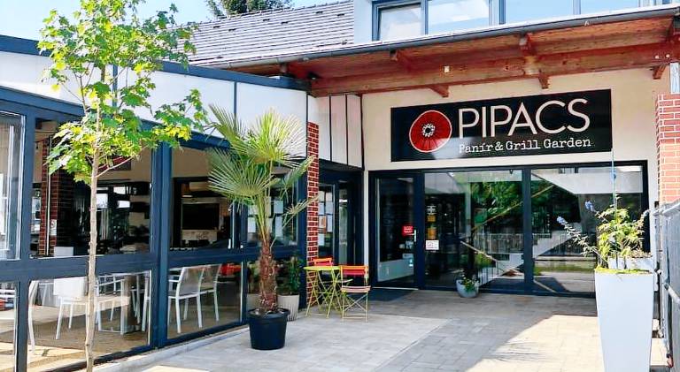 Pipacs Panir & Grill Garden Vendeghaz in Gyor
