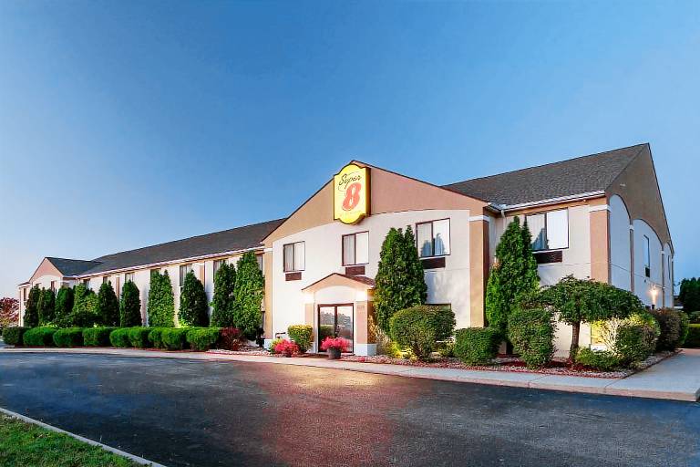 Super 8 by Wyndham Goshen — photo 4