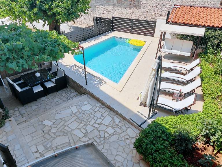 Fully equipped spacious villa with terrace, yard & barbeque | Dogs allowed — photo 4
