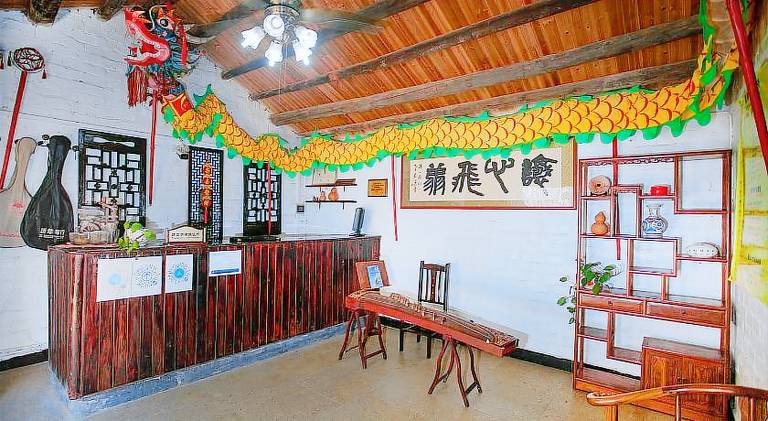 Serviced apartment with yard, barbeque & terrace — photo 5