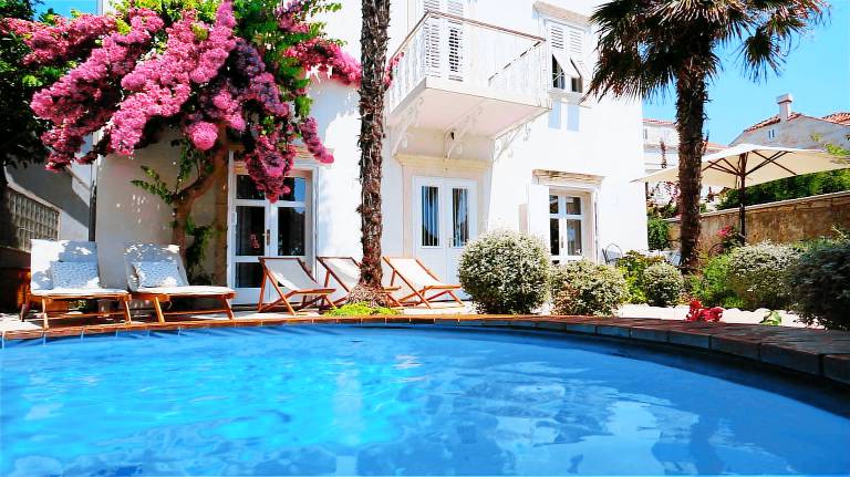 Beachfront Villa Domestic with Pool — photo 2