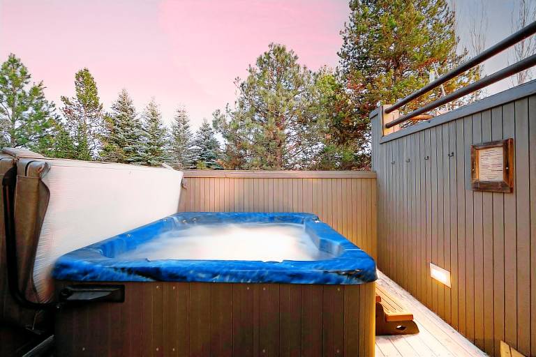 3 Mulligan - Hot Tub with Wooded Views, Wine Cellar, SHARC passes, Comfort & Style — photo 5