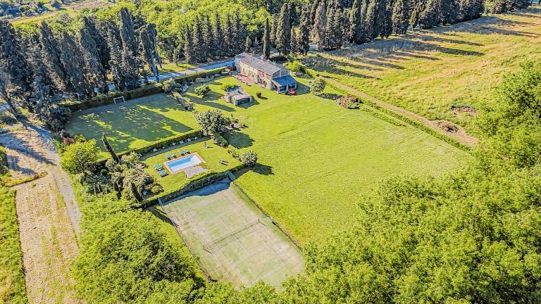 Villa with BBQ, yard & private pool | Garden view — photo 2