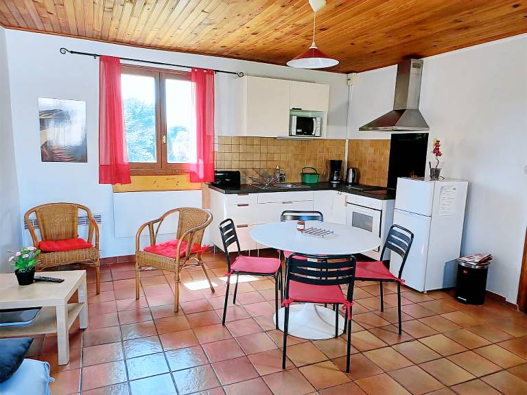 Gite with grill & yard — photo 2