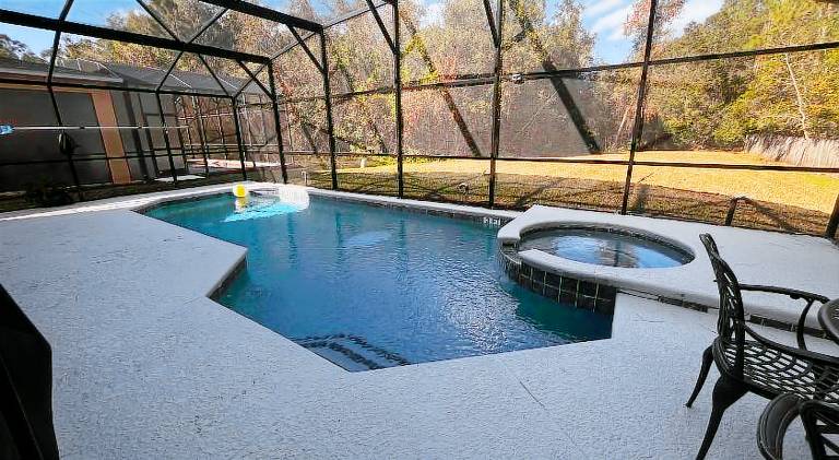 House with pool & hot tub — photo 3