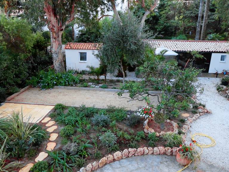 Holiday apartment with terrace & garden — photo 3