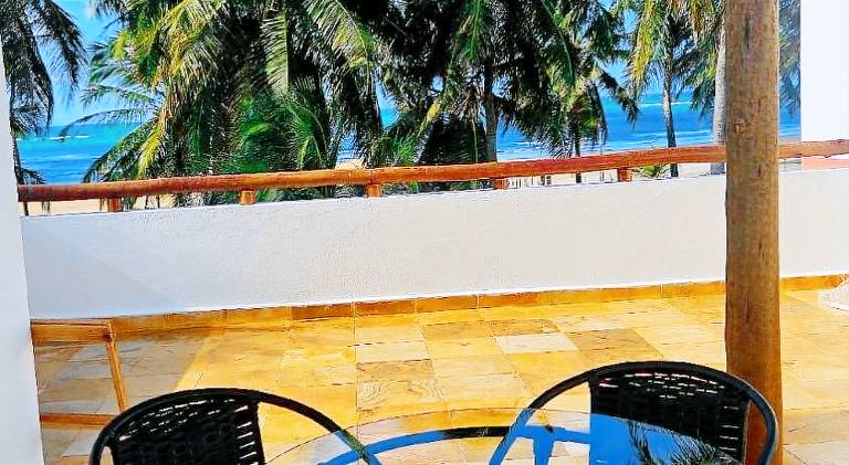 Beautiful rental apartment with pool, patio & yard | Suitable for remote work | Pets allowed — photo 4