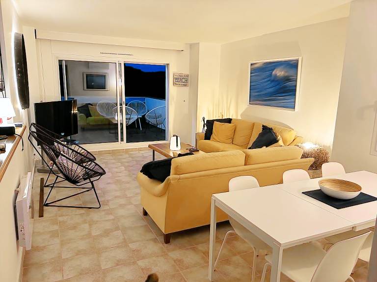 Rental apartment with terrace, garden & pool — photo 4