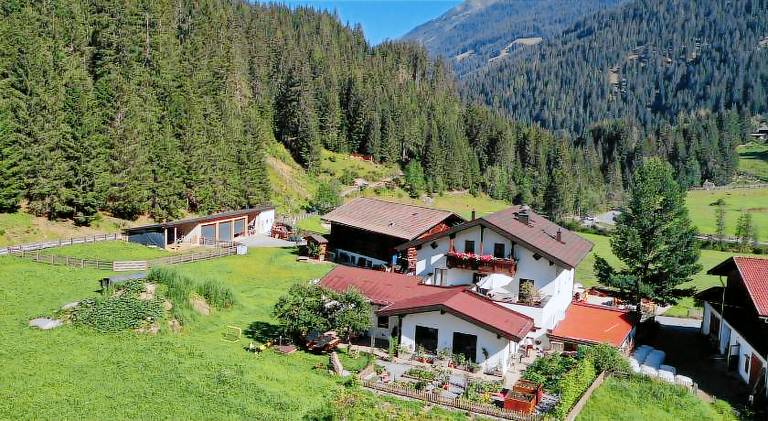 Holiday apartment with terrace in Kaunertal