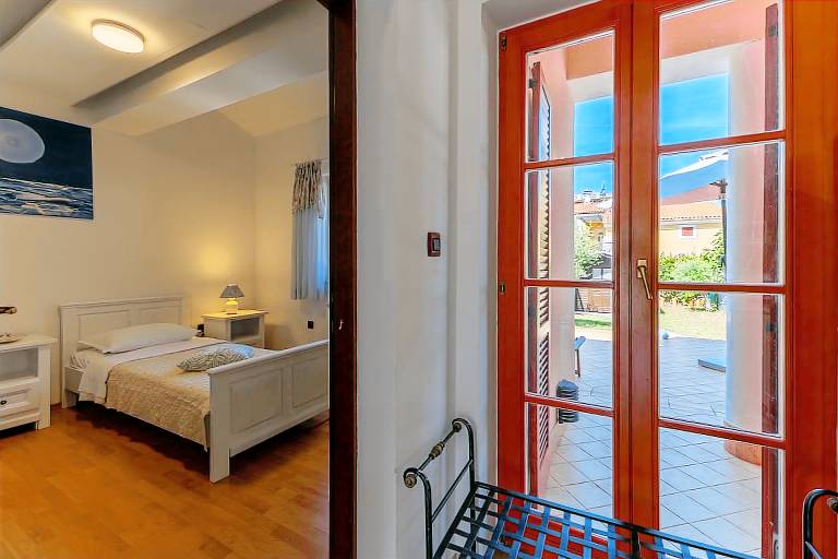 Fully equipped lovely apartment with yard, BBQ & patio | Pets are welcome — photo 2