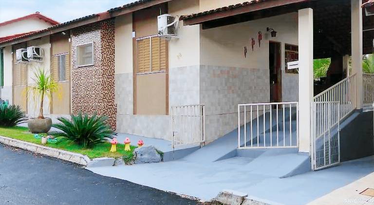 Casa10 pessoas temporada caldas nova com 3 quartos Condominio Village muito area verde, piscinas, sau in Caldas Novas
