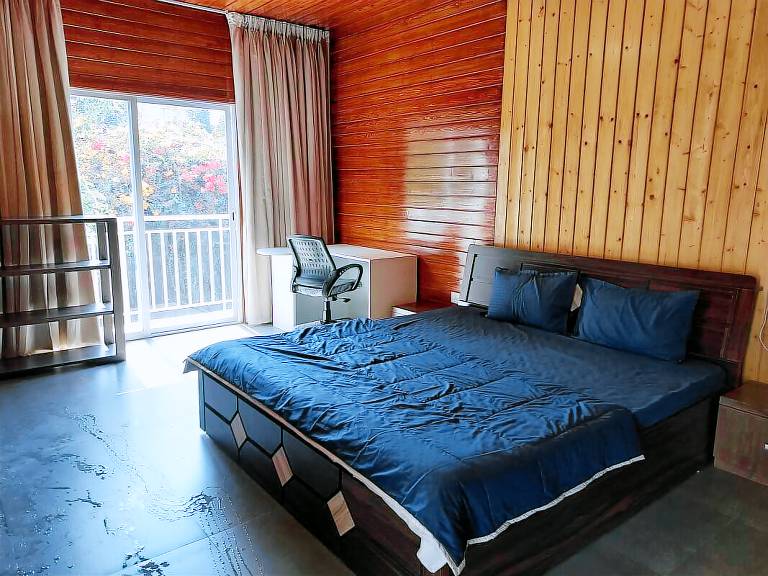 Private room  Amanora Park Town