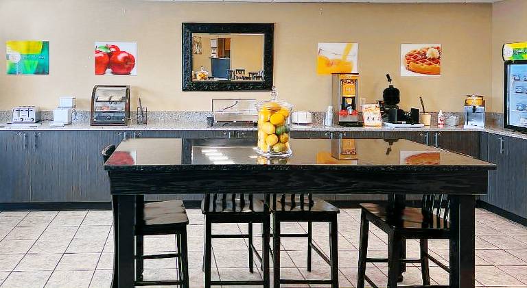 Quality Inn Huntington University Area — photo 4