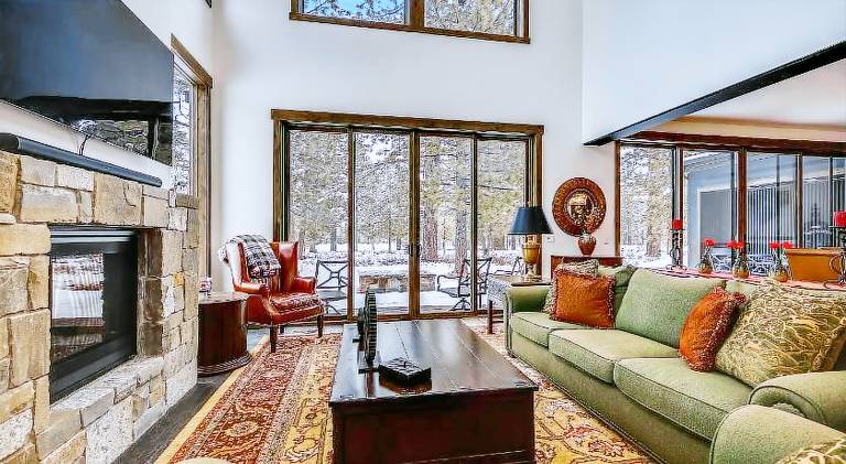 Vacation home with hot tub in Truckee, CA