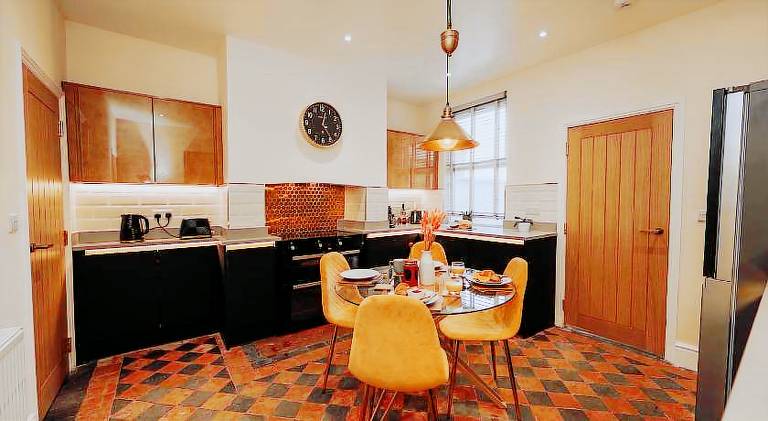 Apartment with 2 rooms for 6 persons in Doncaster