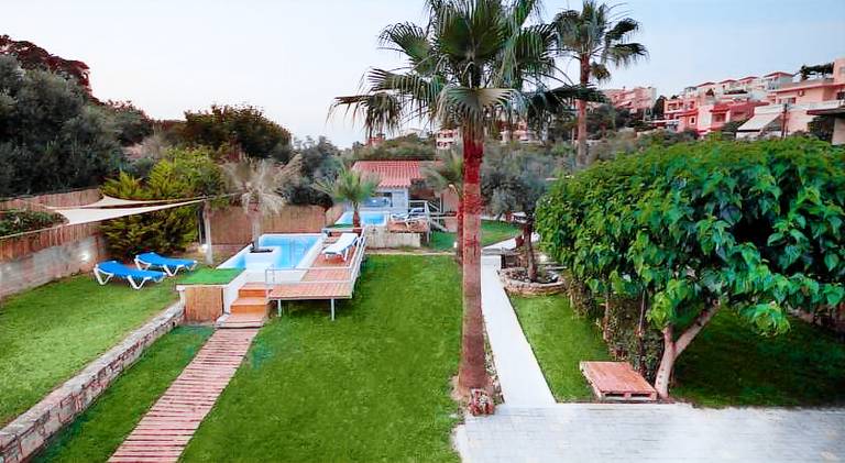 Villa with pool — photo 5