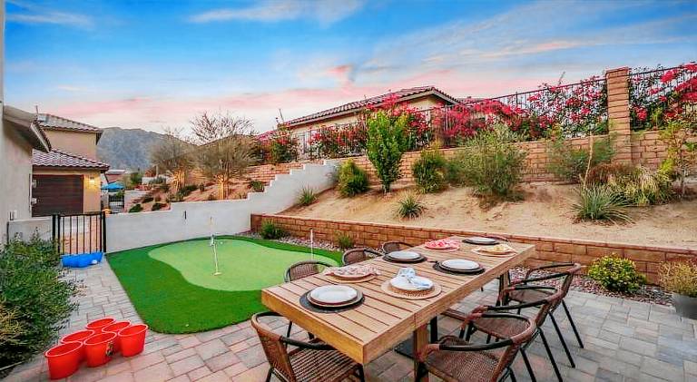 Fully equipped house with BBQ, private pool & garden | Pets are welcome in Riverside, CA