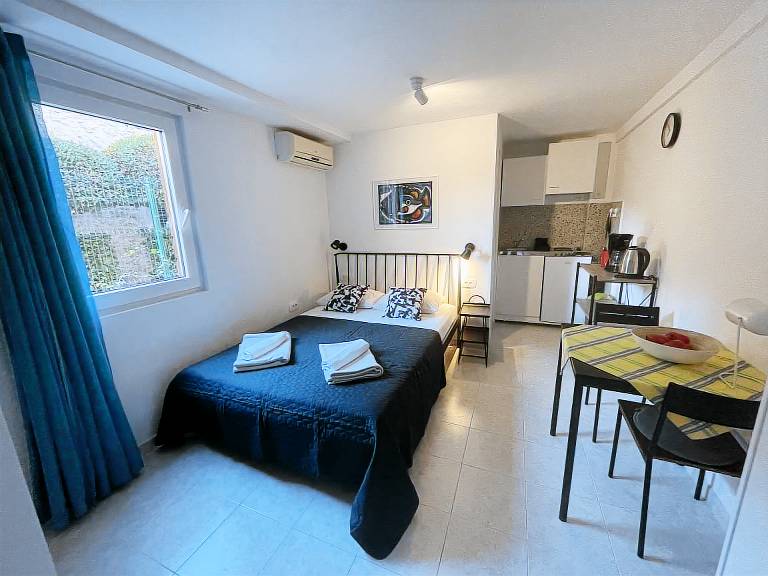 Apartment with BBQ, terrace & yard | Garden view — photo 5