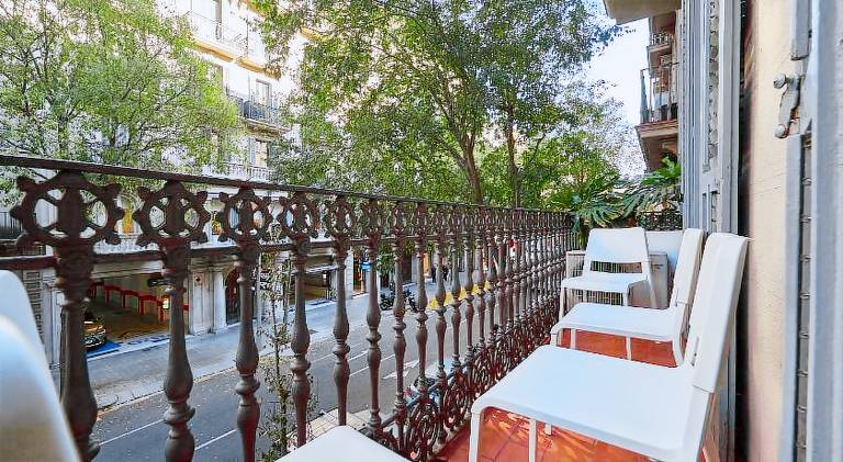 Holiday apartment with terrace | Close to Casa Batlló — photo 4