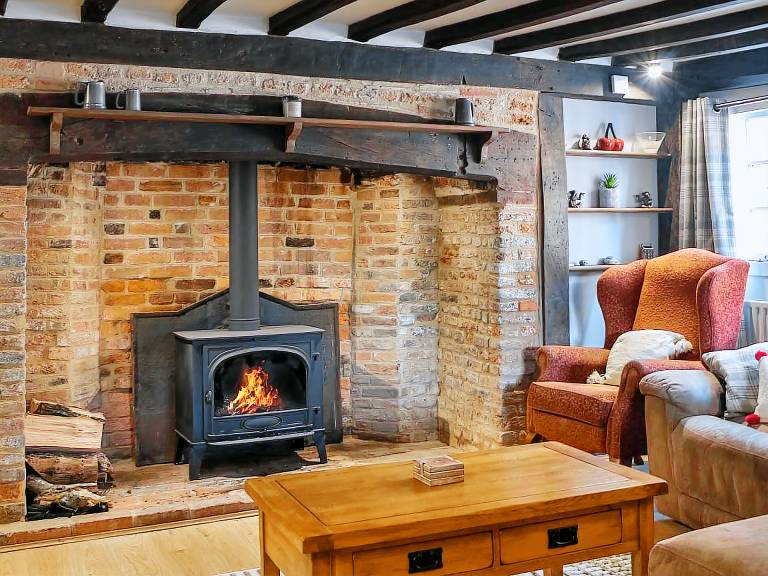 Children-friendly cottage with grill & yard | Pets allowed in Ashford