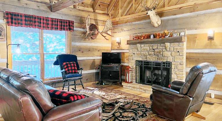 Vacation home with jacuzzi — photo 4