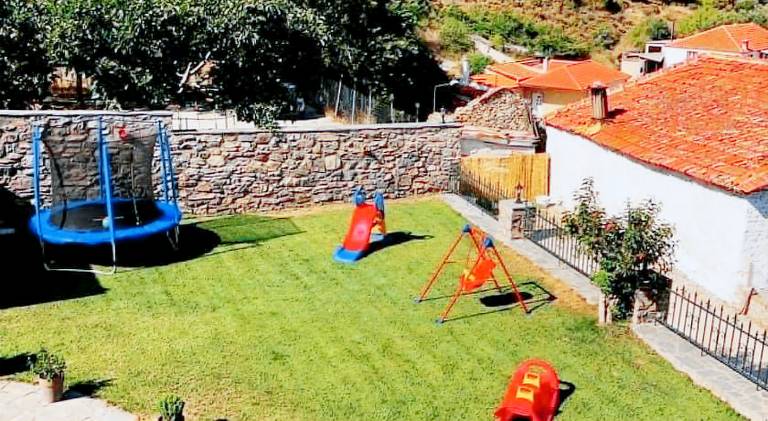 Apartment with terrace, yard & barbecue — photo 5