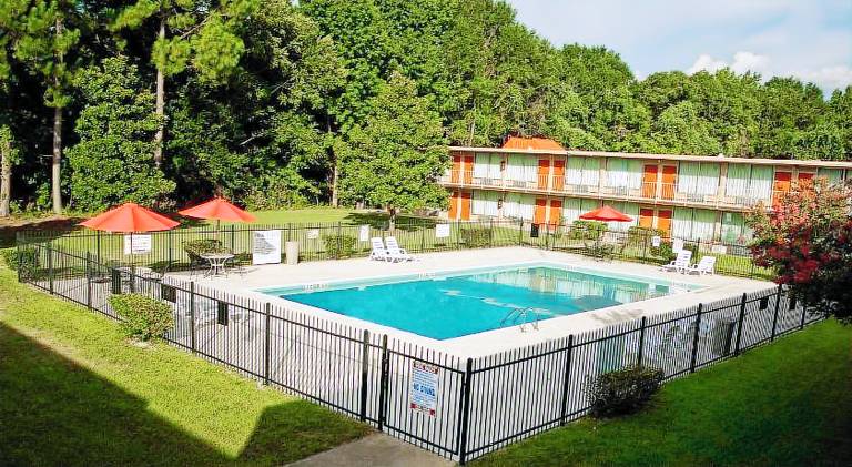 Express Inn & Suites — photo 4