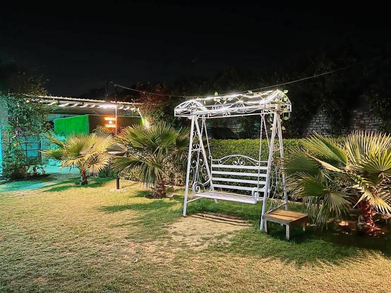 Villa with yard, pool & grill — photo 4