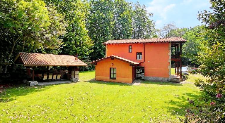 House with yard, private pool & terrace in Llanes