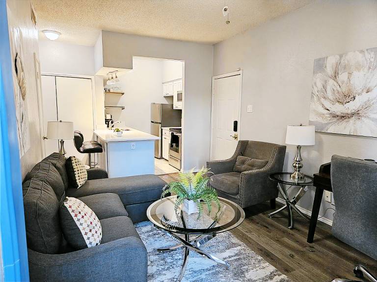 Rental apartment with pool in Irving, TX